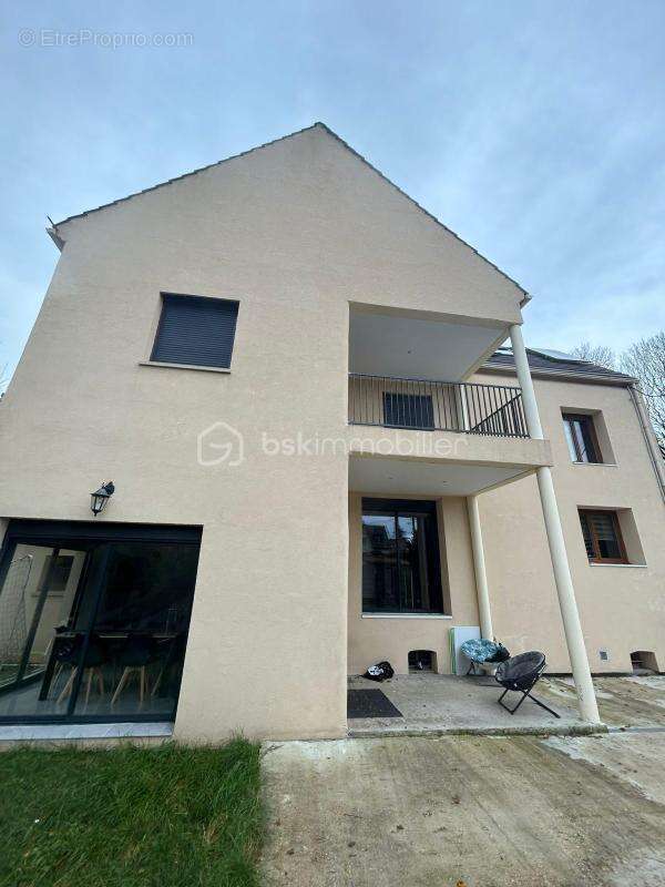 Maison à LE THILLAY