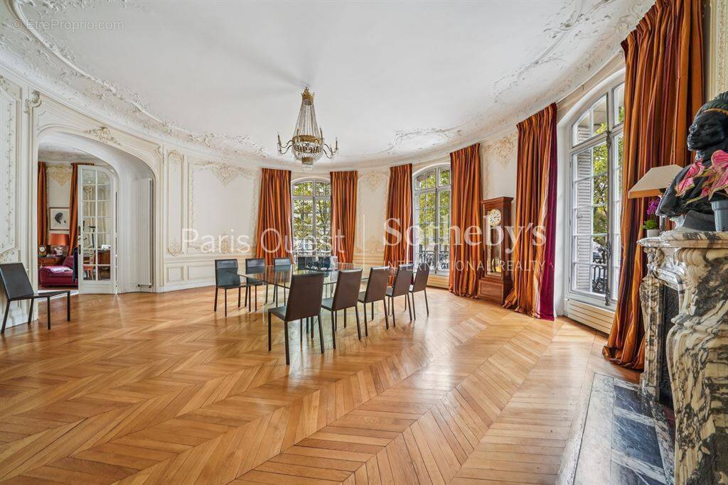 Appartement à PARIS-16E
