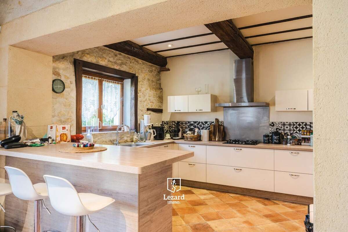 Maison à MAS-SAINTES-PUELLES