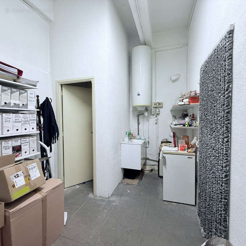 Local commercial Beziers 50.96 m2 - photo 6