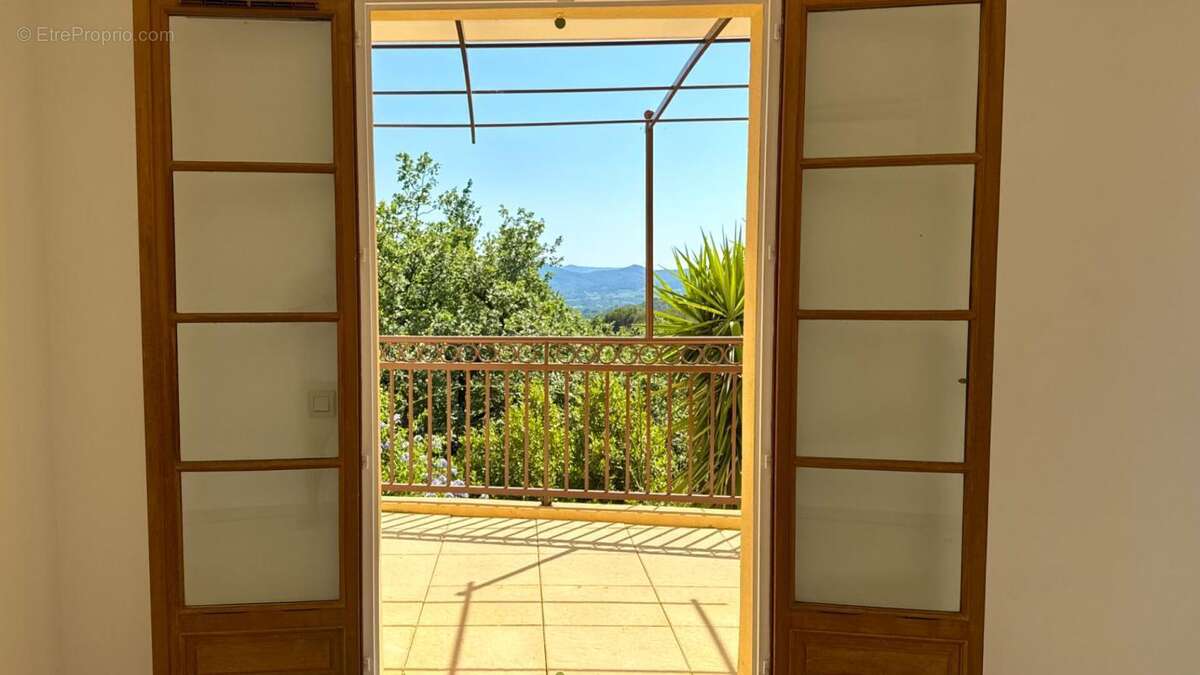 Grimaud - Appartement en duplex avec vue sur la plaine - photo 11