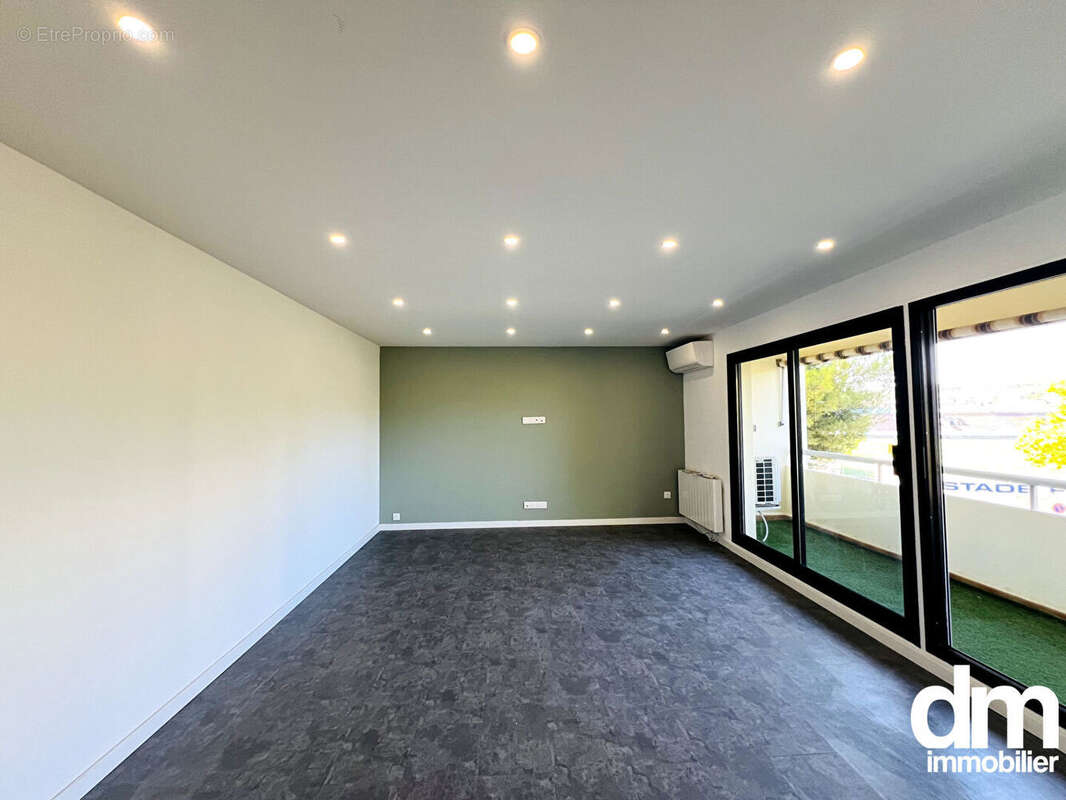 Appartement de type 4 entièrement renové d'une surface de 87m2 avec cellier, extérieur et garage - photo 5