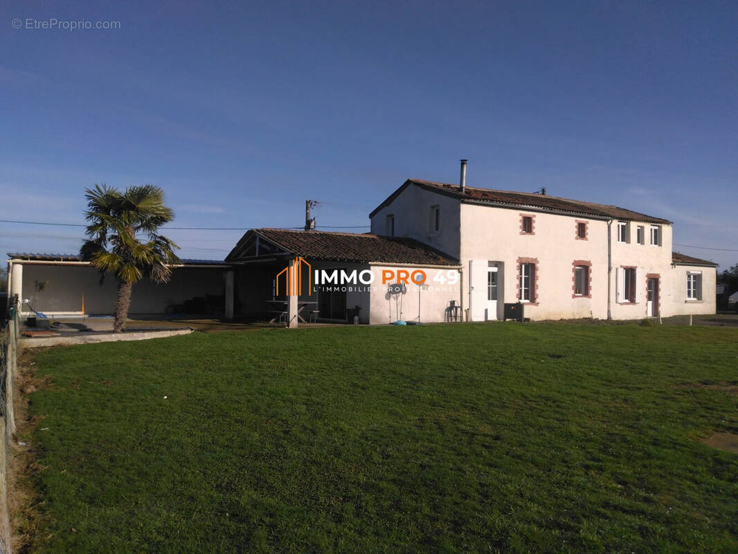 Appartement à SAINT-PIERRE-DES-ECHAUBROGNES