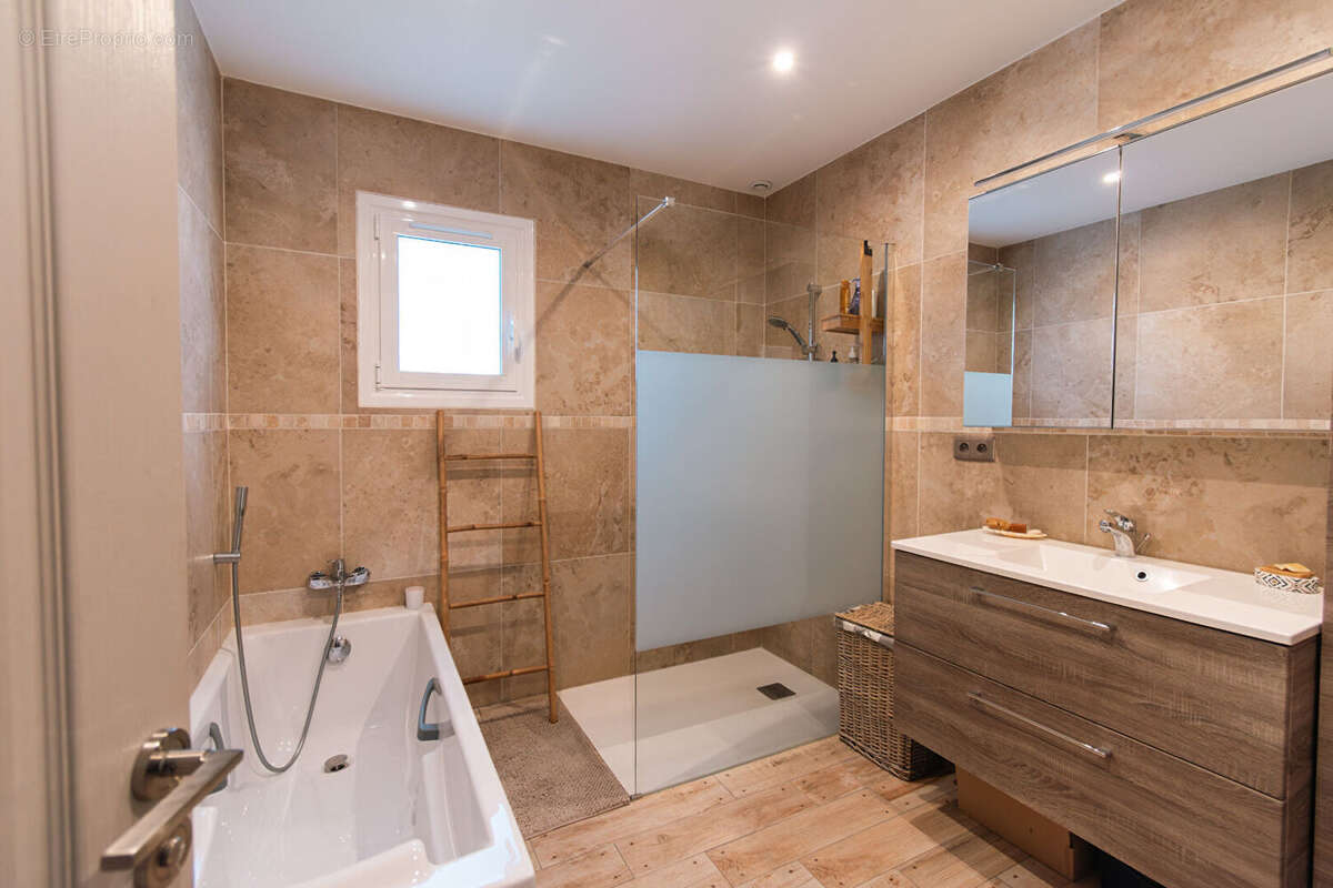 Maison à SOLLIES-PONT