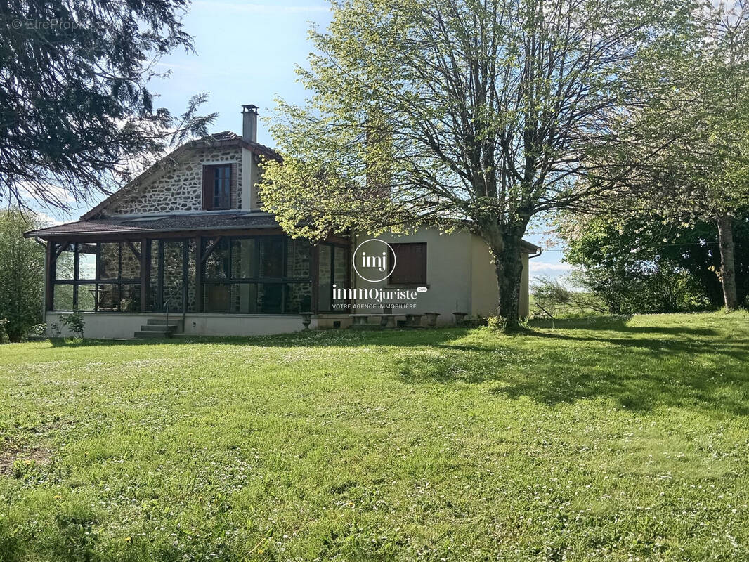 Maison à BUJALEUF
