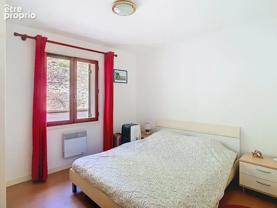 Maison de plain-pied avec piscine et garage - photo 8
