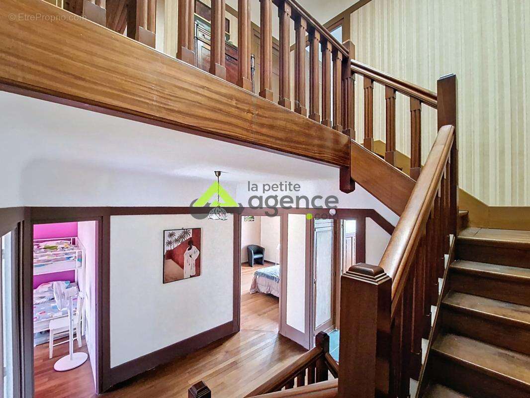 Maison à LA CELLE-DUNOISE