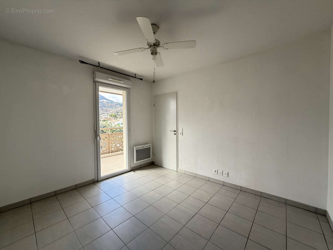 Appartement à CARROS