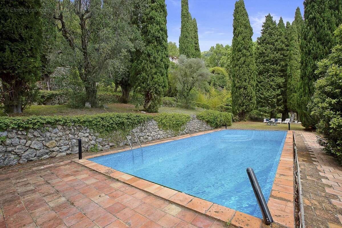 Maison à TOURRETTES-SUR-LOUP
