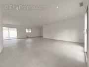 Maison à SAINT-DENIS-DE-L'HOTEL