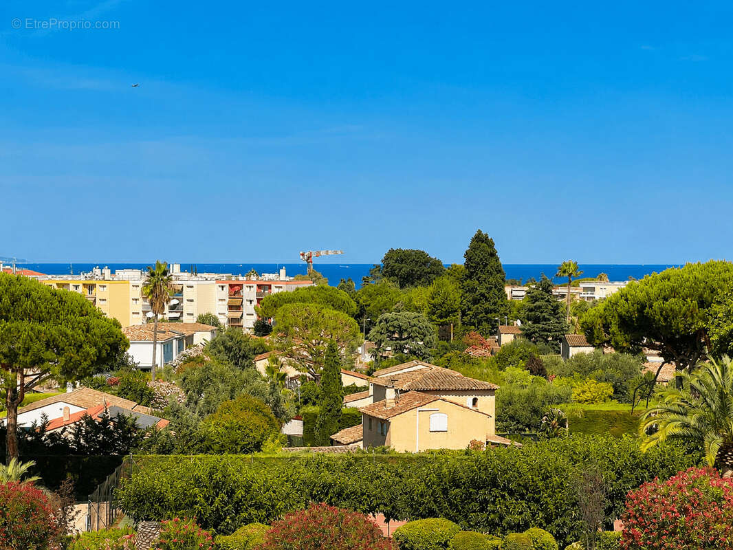 Antibes • Duplex 4 pièces 98 m2 • 2 Terrasses • Dernier étage • Aperçu mer • Double garage • Piscine • Tennis - photo 3