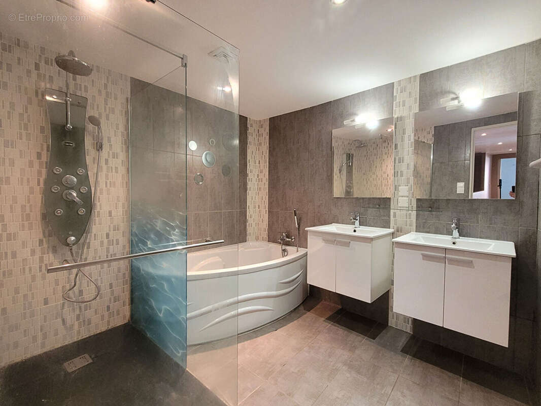 Maison à ESPALY-SAINT-MARCEL