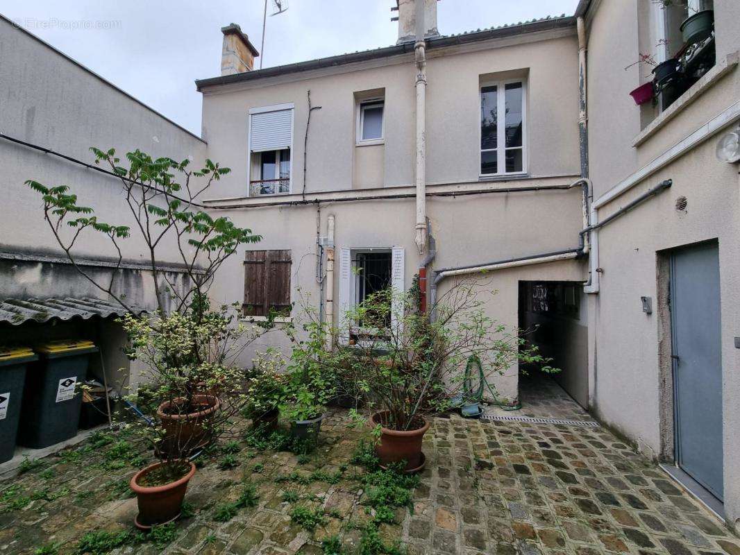 Appartement à LES LILAS