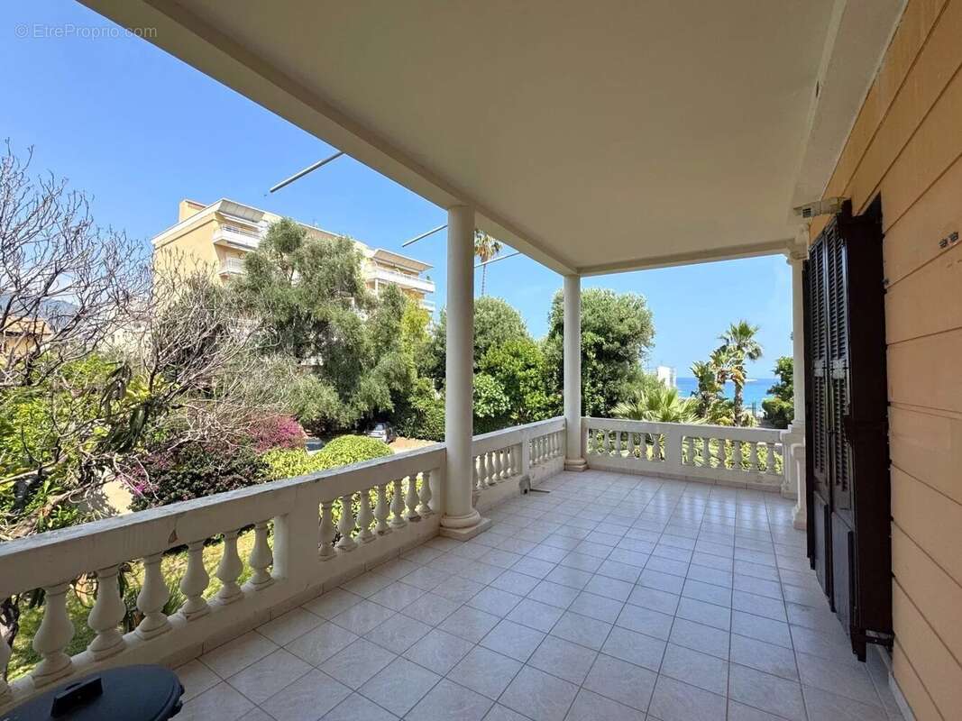Appartement à ROQUEBRUNE-CAP-MARTIN