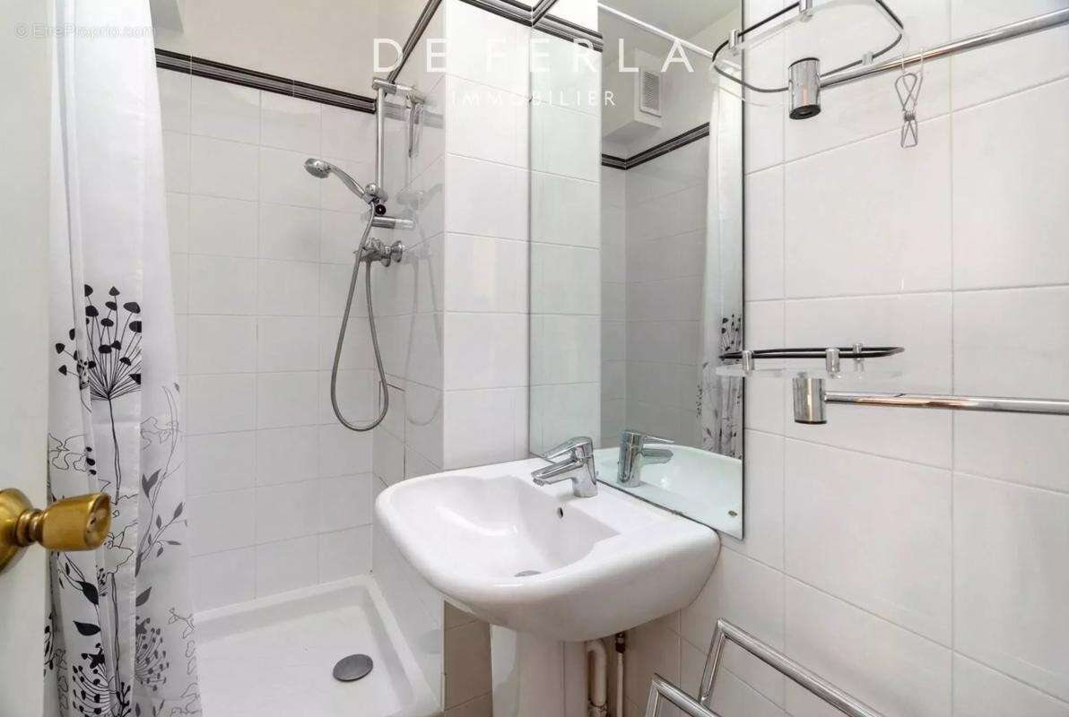 Appartement à PARIS-14E