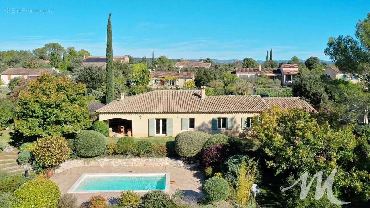 Maison à FOX-AMPHOUX