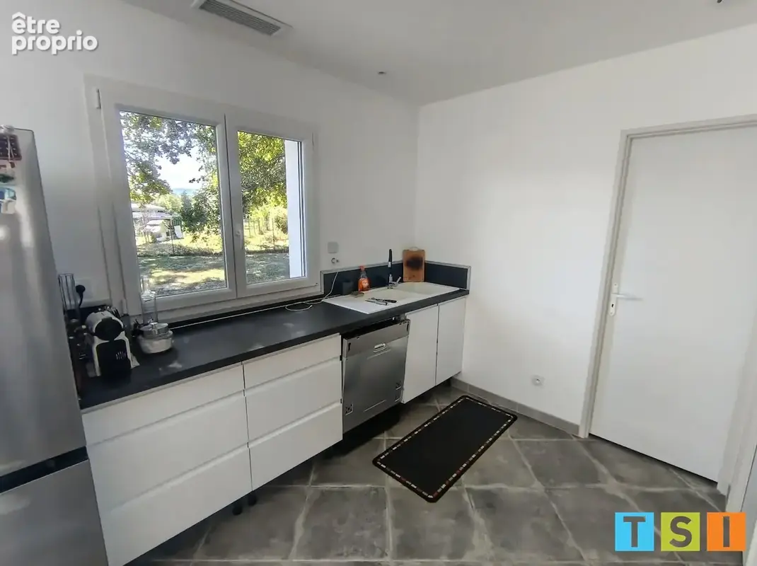 Villa contemporaine sur environ 750 m² de terrain. - photo 9