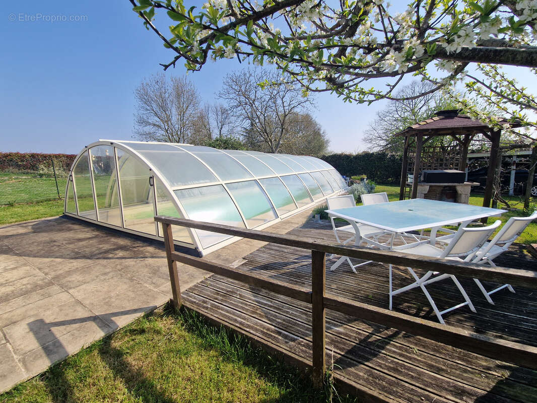 Maison à vendre 3 pièces SAINT - LOUP (17)- Piscine - Garage - Jardin - photo 6