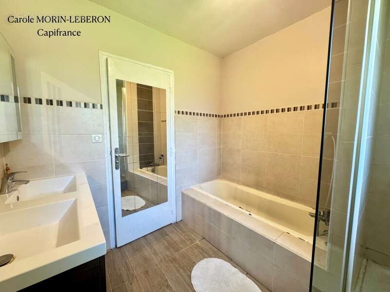 Maison de plain-pied, 4 chambres, double garage et jardin - photo 12