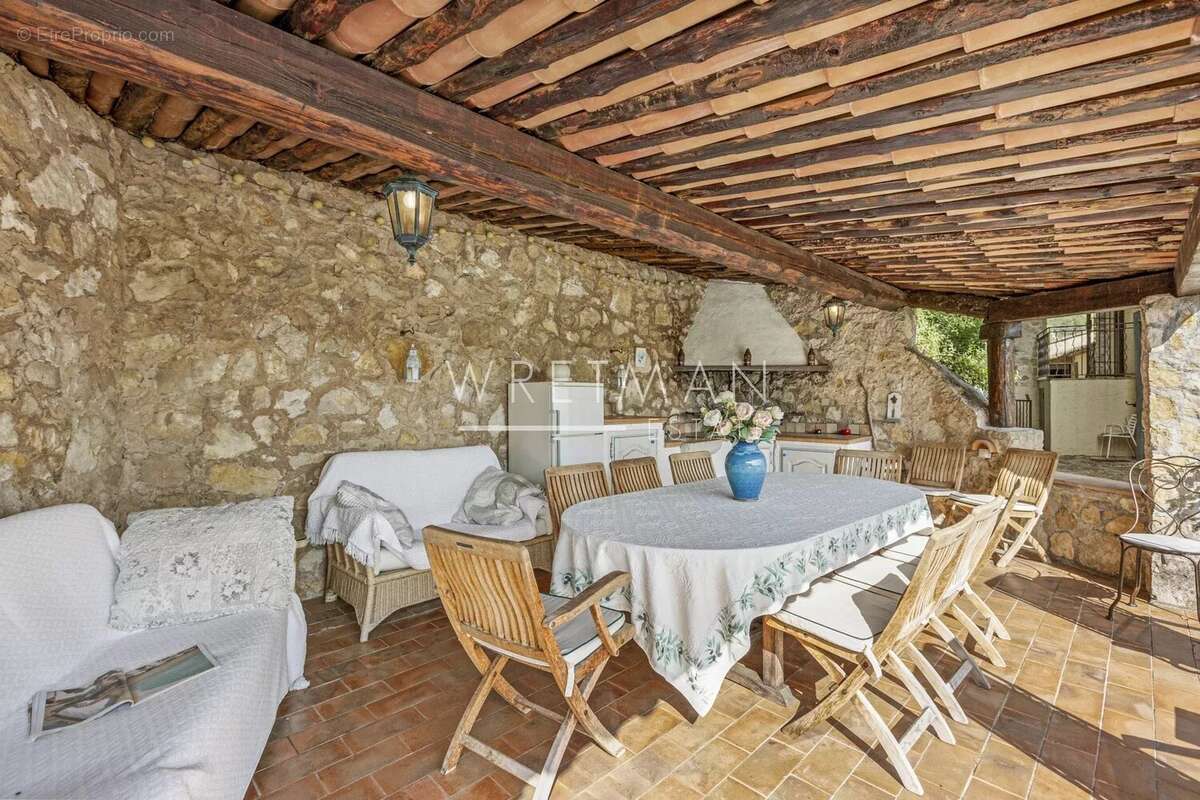 Maison à TOURRETTES-SUR-LOUP