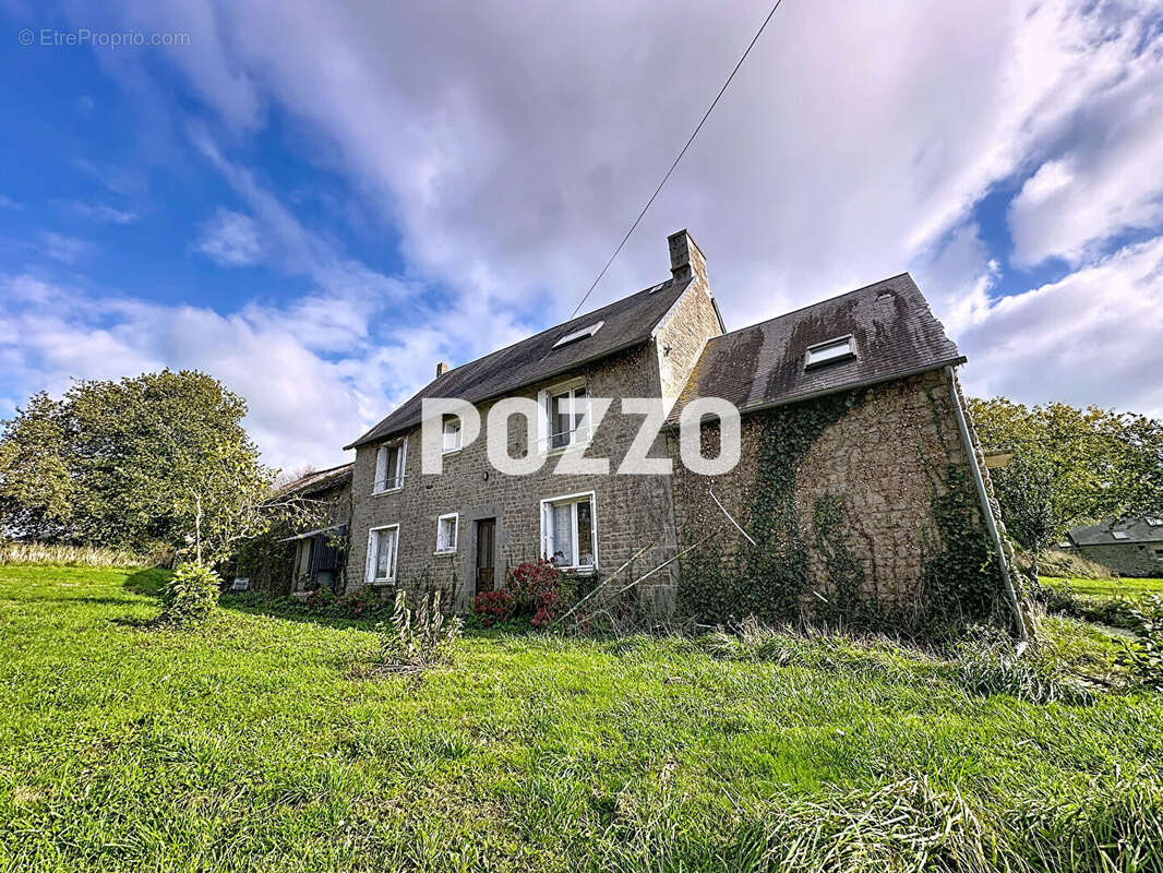 Maison à SAINT-LAURENT-DE-TERREGATTE