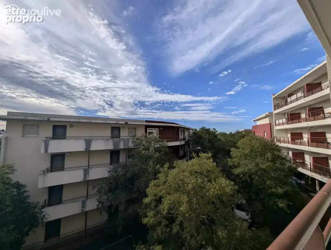 Studio de 25 m² avec terrasse — Quartier Hôpitaux-Facultés - photo 4
