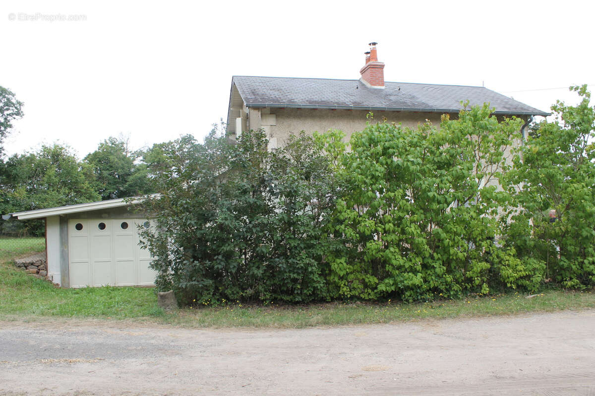 Champillet - Ancienne maison de chemin de fer avec extension sur un terrain de 1260 m2 - photo 4