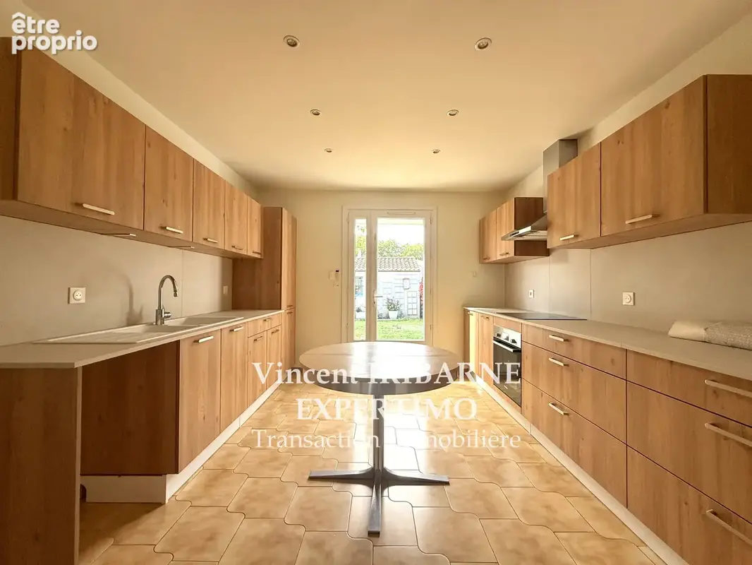 Maison de Plain-Pied, 3 Chambres, Garage et Jardin, Saintes Centre - photo 2