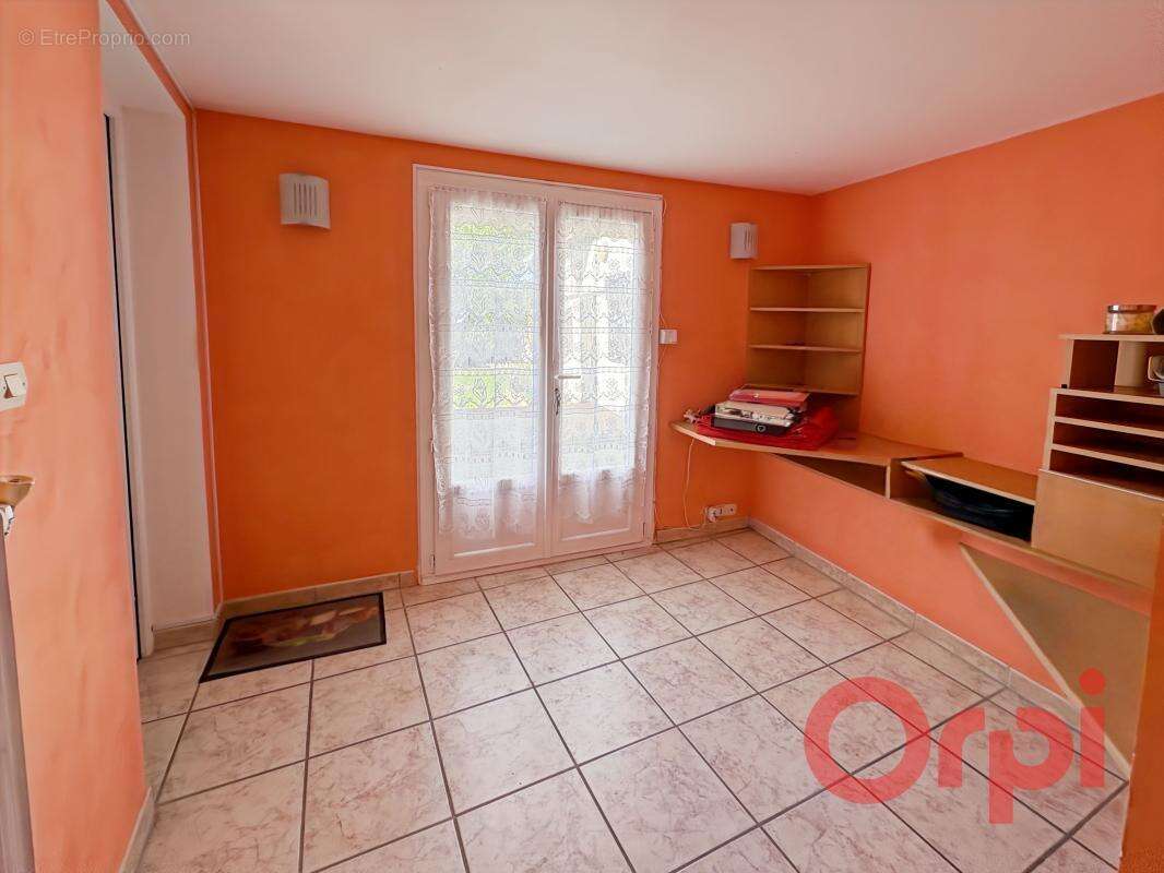 Maison à DUN-SUR-AURON