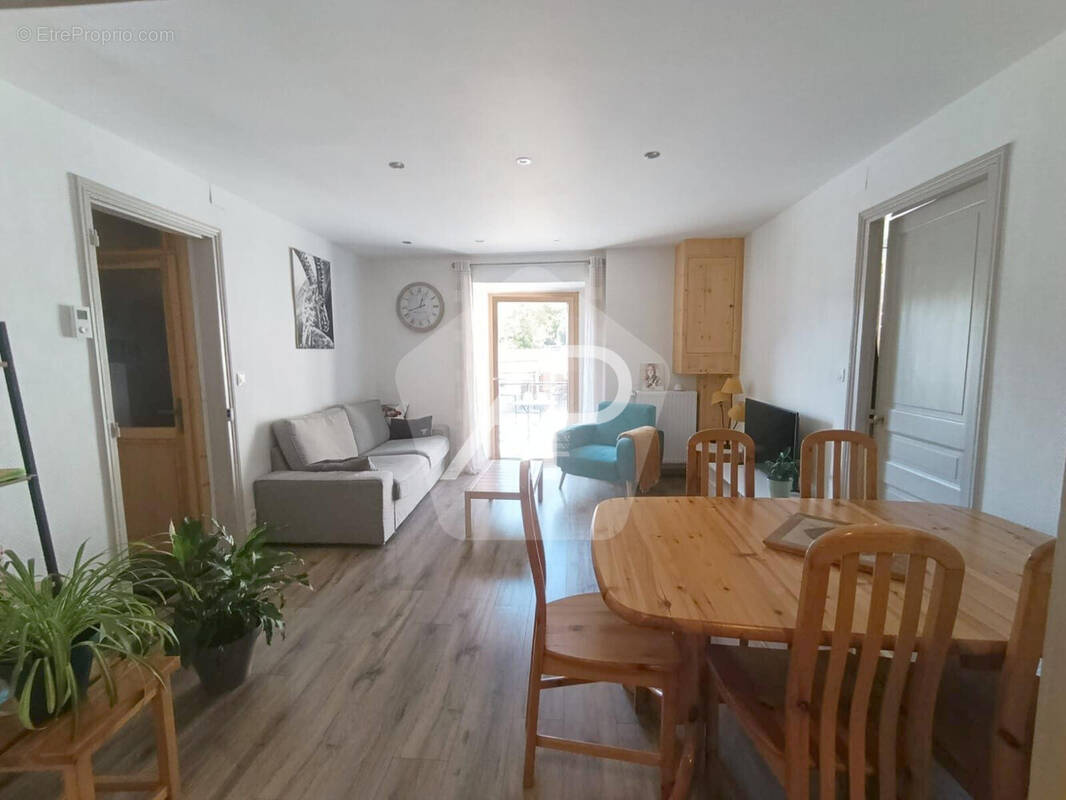 Appartement à PUY-SAINT-PIERRE