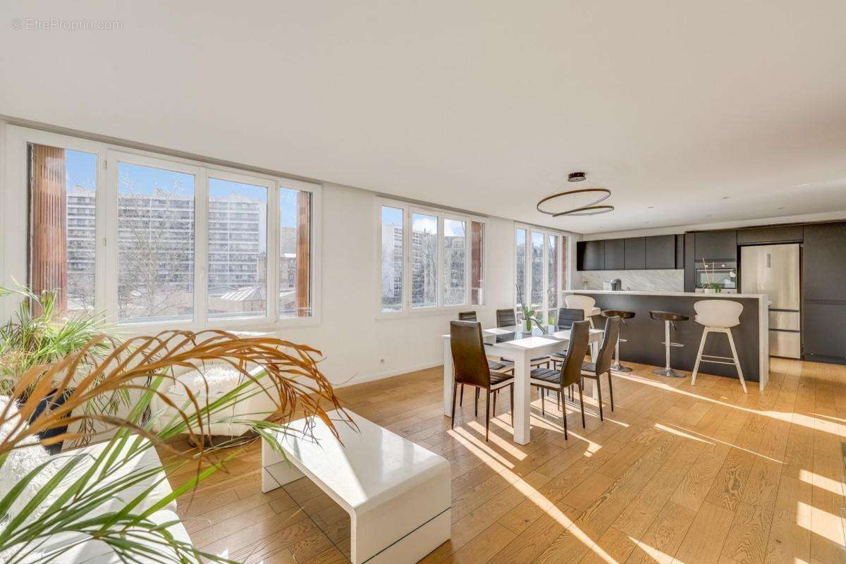 Appartement à PARIS-16E