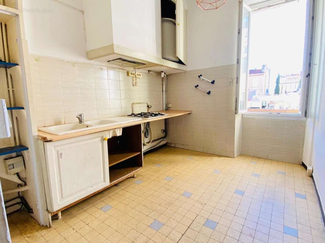 Appartement à MARSEILLE-6E