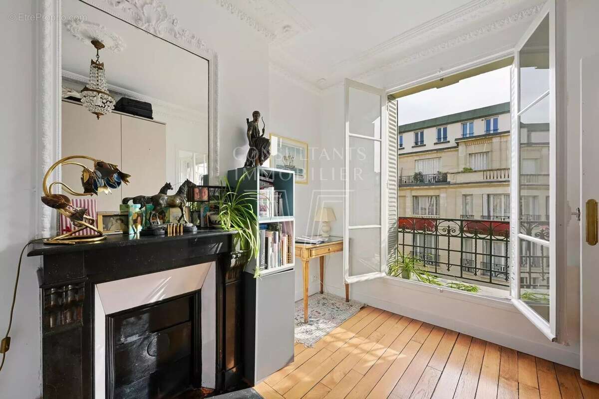 Appartement à PARIS-16E