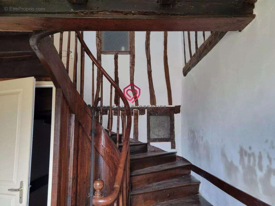 Grande maison familiale avec piscine et belles vues - photo 12