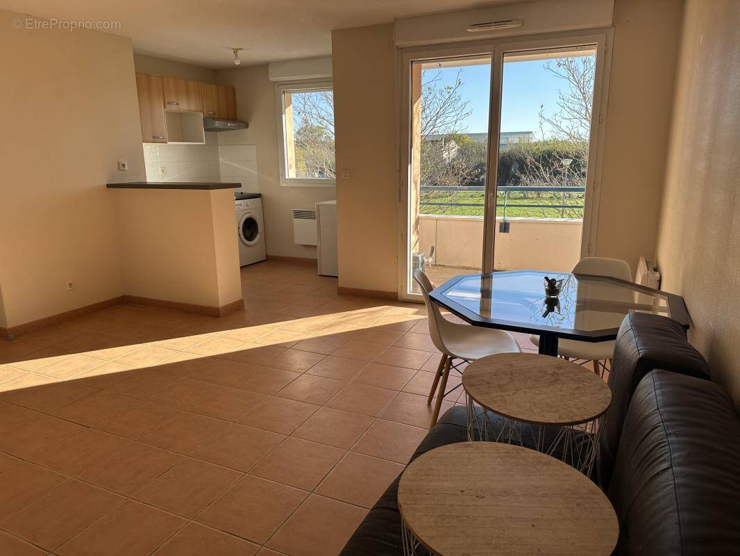 Appartement à LA SALVETAT-SAINT-GILLES