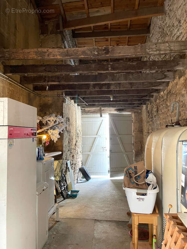 Commerce à SAINT-SAVINIEN