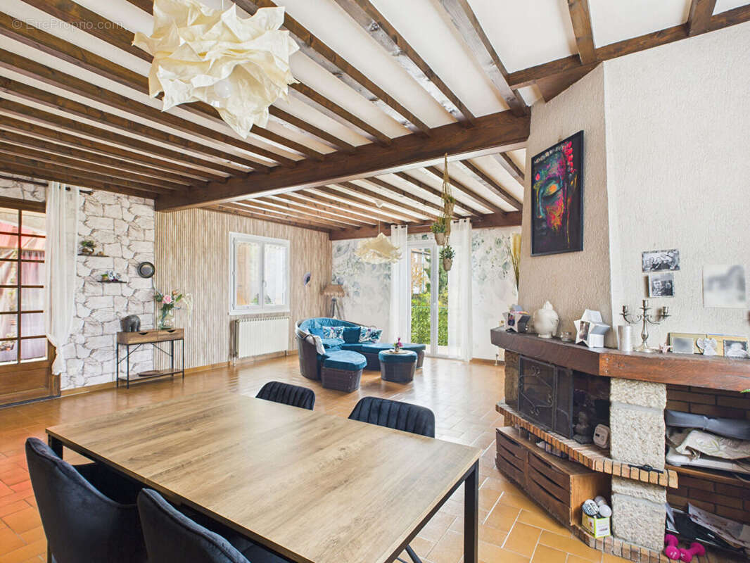 Maison à LE CRESTET