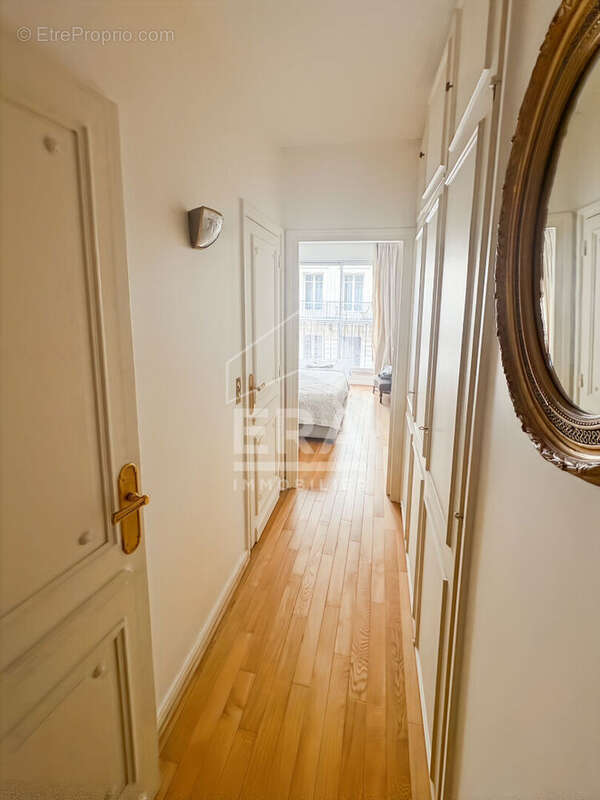 Appartement à PARIS-16E