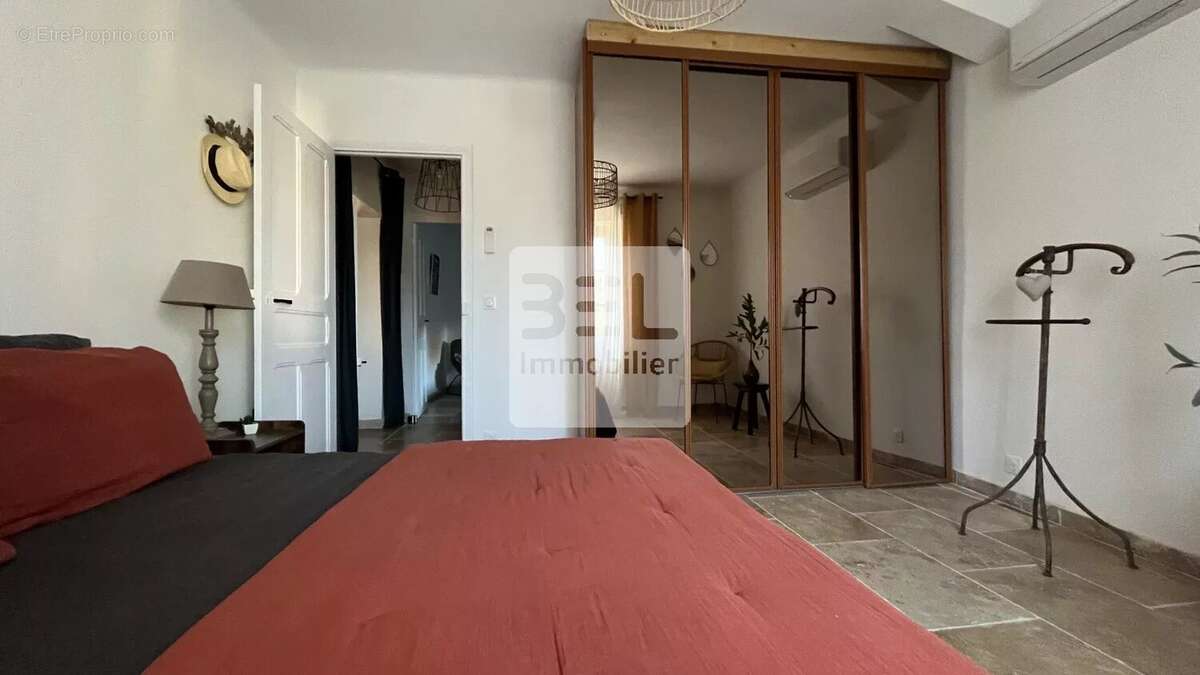 Maison à LAUDUN-L&#039;ARDOISE