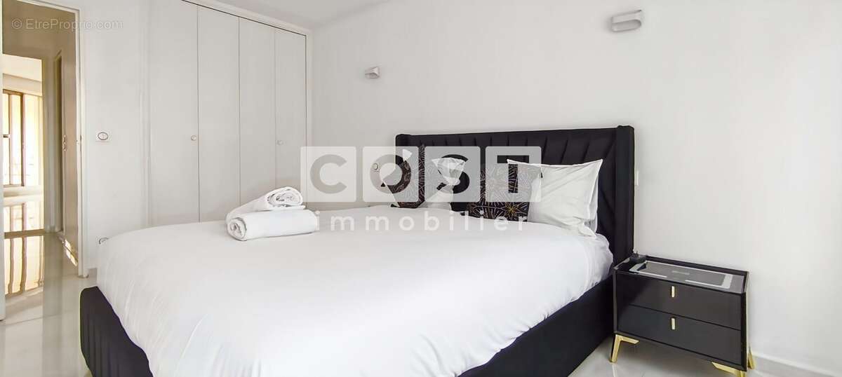 Appartement à COURBEVOIE