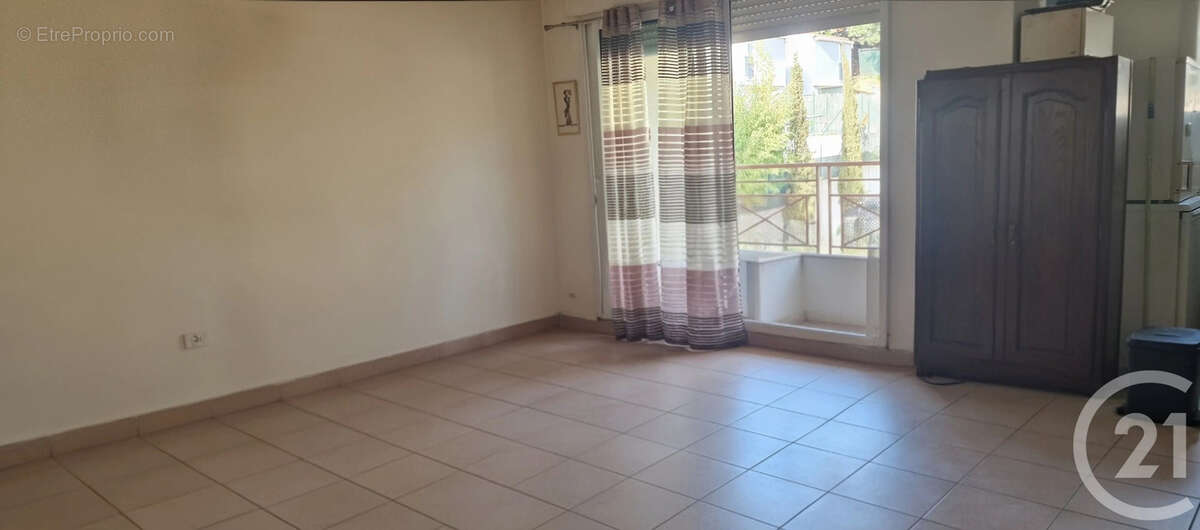 Appartement à LA ROQUEBRUSSANNE