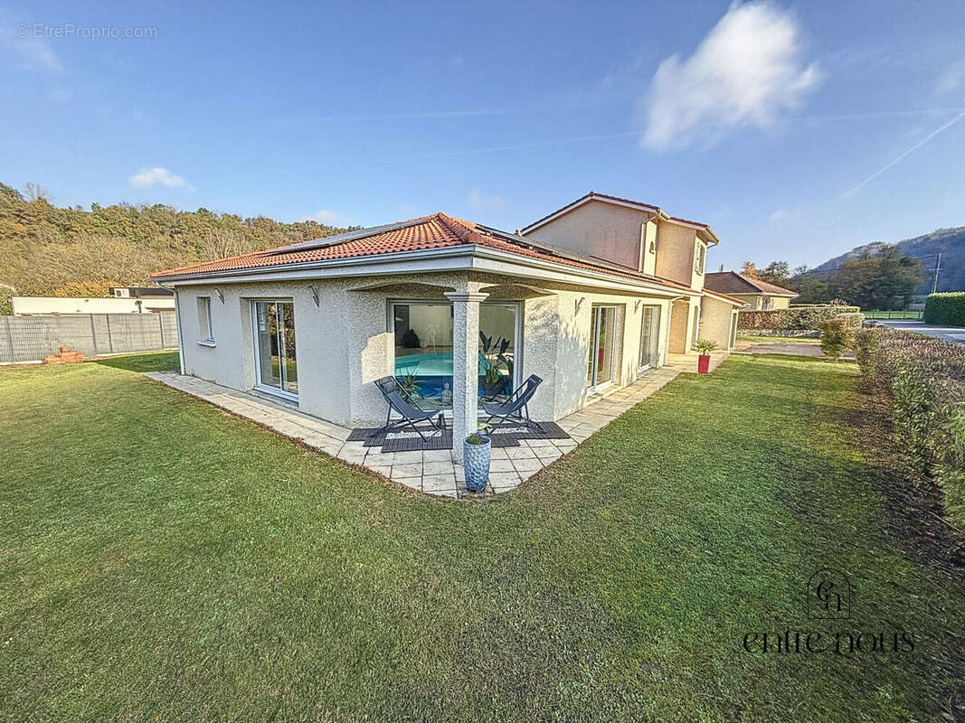 Photo 2 - Maison à SAINT-VICTOR-DE-CESSIEU