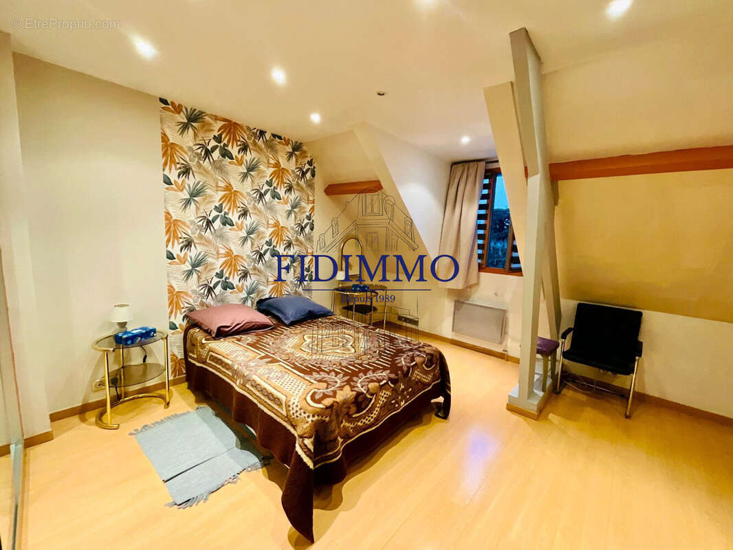 Maison à CHENNEVIERES-SUR-MARNE