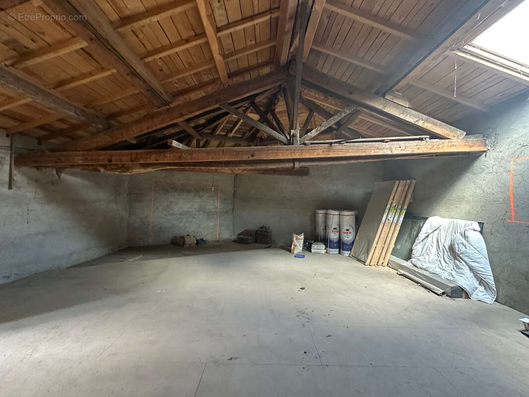 Appartement à RENAISON