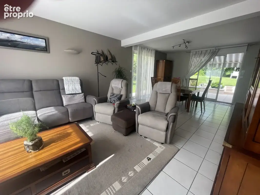 Très Beau pavillon familial , en impasse à LAVAL, proche commerces et transports - photo 6