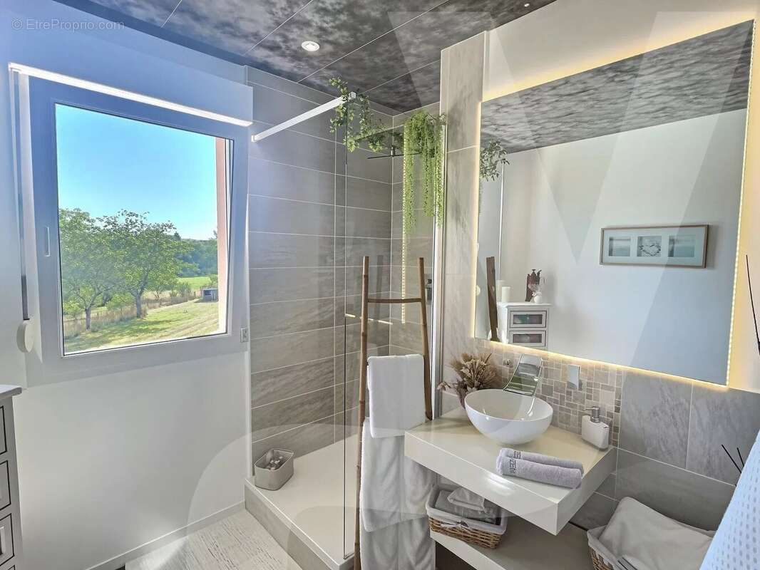 Maison 205 m² – Piscine – Terrain 2 000 m² - photo 11