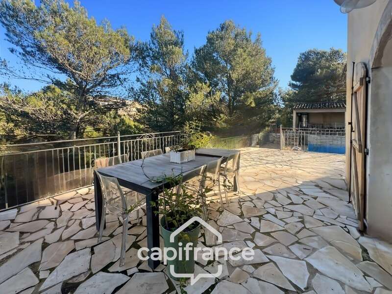 Domaine et Golf de Pont Royal, belle  propriété de 290 m2 établie sur un terrain de 2600 m2, cinq chambres, un bureau, piscine,  - photo 10
