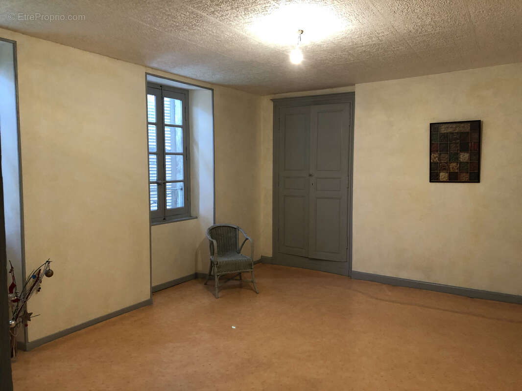 Maison à BARBEZIEUX-SAINT-HILAIRE