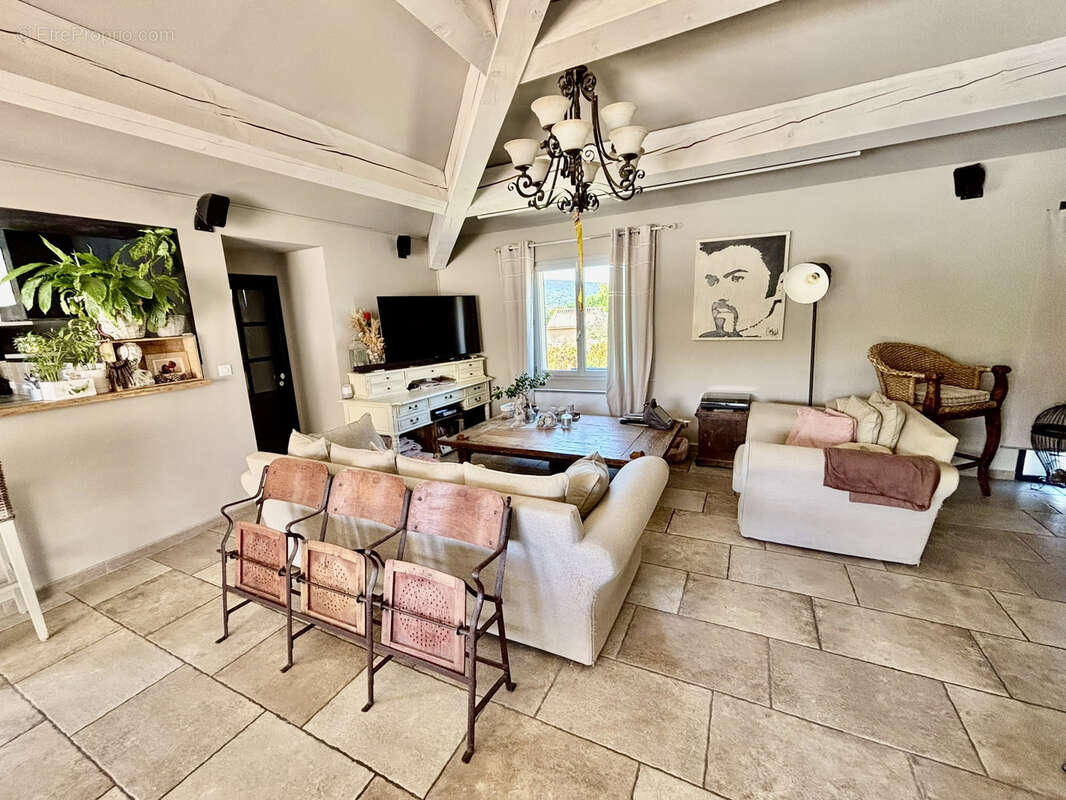 Commerce à MALAUCENE