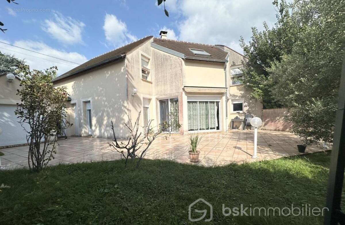 Maison à MORET-SUR-LOING